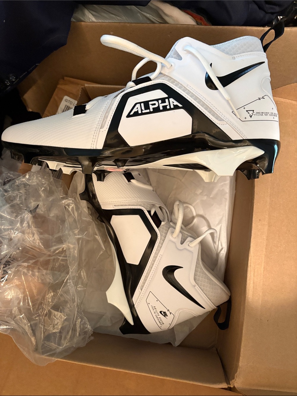 Nike Alpha Men’s White and Black Football Cleats size 12 NWOT